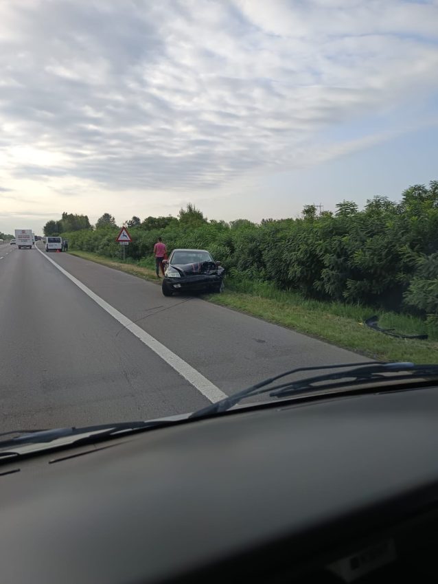 Coliziune între două autoturisme și o autoutilitară pe A1 București-Pitești 2 accident pe A1