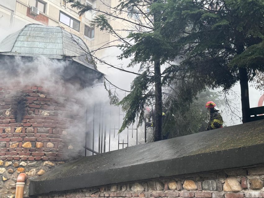 (Video) Incendiu la biserica Mavrodolu din Pitești! Bărbat de 30 de ani rănit! 4 Incendiu la biserica Mavrodolu
