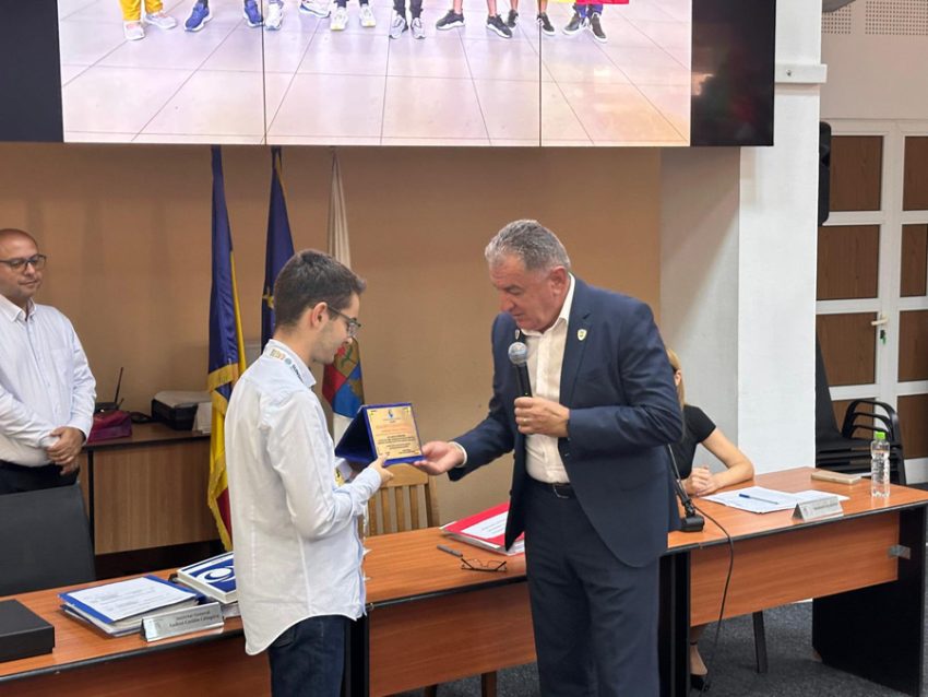 Aur pentru România, excelență pentru Pitești: Emanuel Mazăre premiat de municipalitate 1 Sursă foto: FB Primăria Municipiului Pitești.
