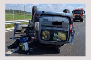 Accident cu 5 victime pe Autostrada A1, sensul Pitești-Curtea de Argeș 1 autoturism masina rasturanata A1
