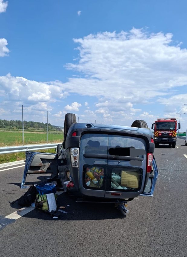 Accident cu 5 victime pe Autostrada A1, sensul Pitești-Curtea de Argeș 1 autoturism masina rasturanata A1