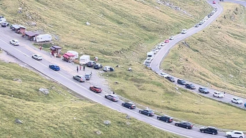 (Video) Argeș - Transfăgărășanul s-a blocat 2 trafic pe Transfagarasan