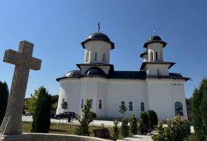 Pe urmele lui Mihai Viteazul: Părintele Calinic a slujit la Mănăstirea Sfânta Treime – Ionești 25 Sursă foto: FB Arhiepiscopia Argesului si Museclului.