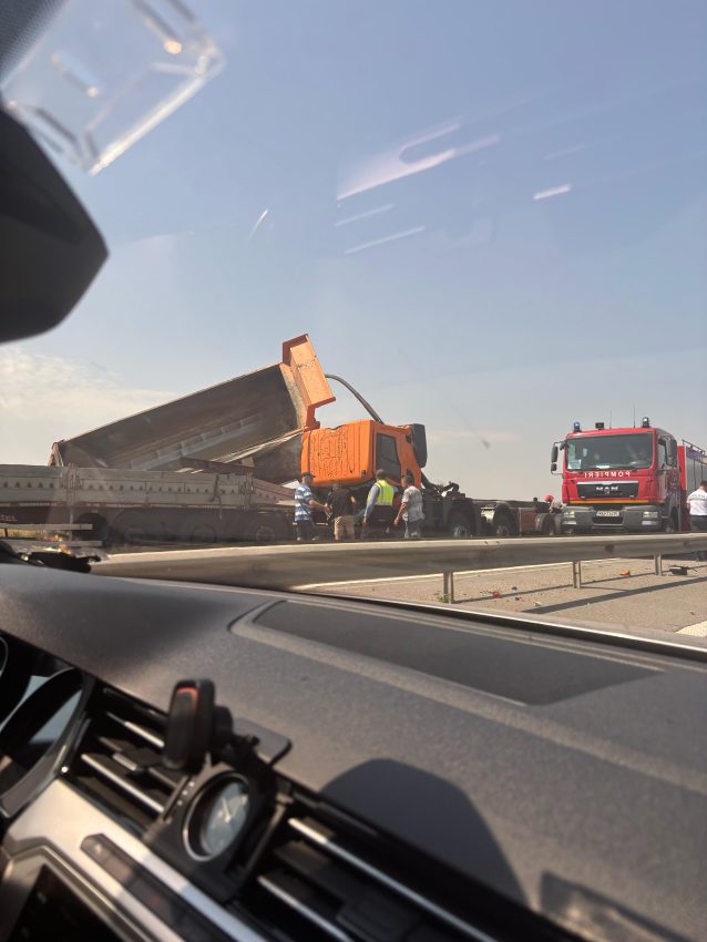 (Video) Accident cu mastodonți în Argeș 1 bd4cb0e9 af05 40b4 98d9 8ae627692b4a - (Video) Accident cu mastodonți în Argeș