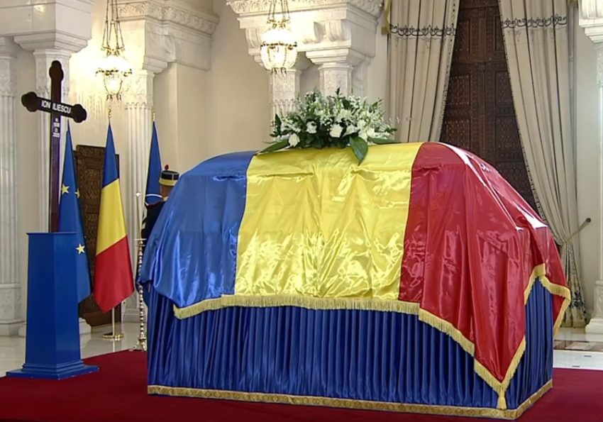 ion iliescu sicriu doi Sursă foto: Screenshot TVR.