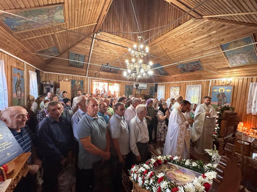 slujba generic biserica prundu Sursă foto: FB Cristian Gentea.