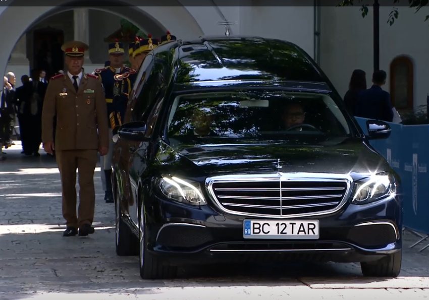 Zi de doliu național în România. Fostul președinte Ion Iliescu - condus pe ultimul drum 5 Sursă foto: Screenshot TVR.