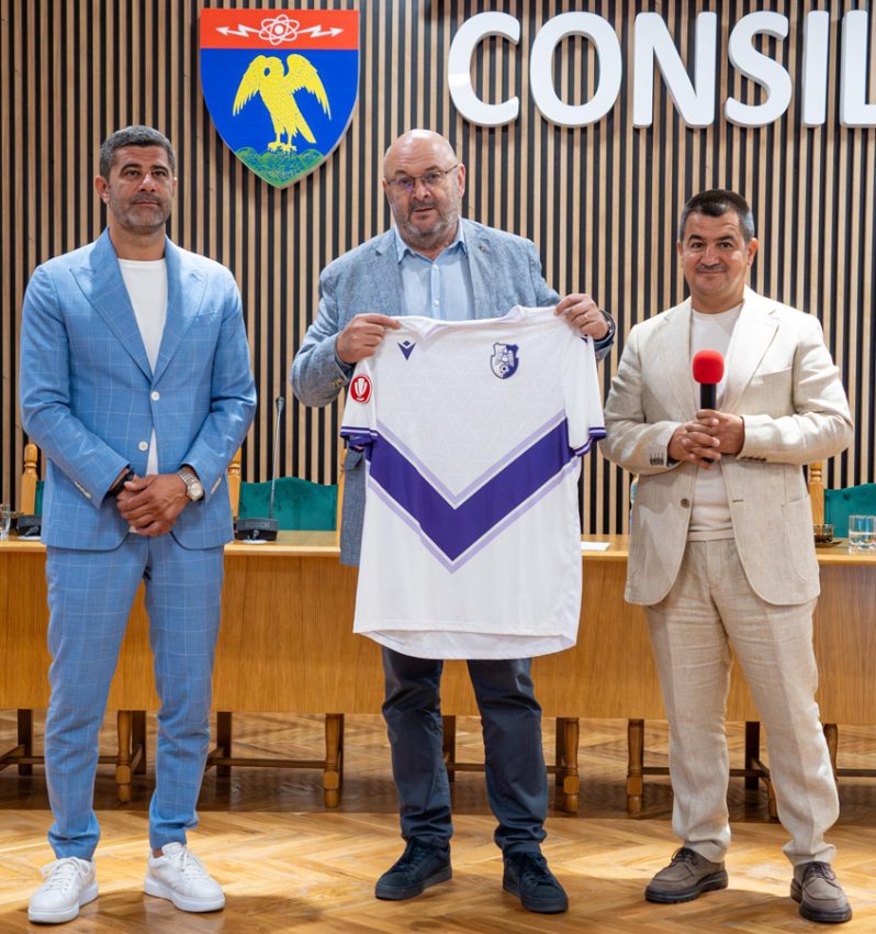 Viitorul fotbalului argeșean, echipat pentru performanță: 500 de tineri de la FC Argeș au primit echipamente noi 3 Sursă foto: CJ ARges.