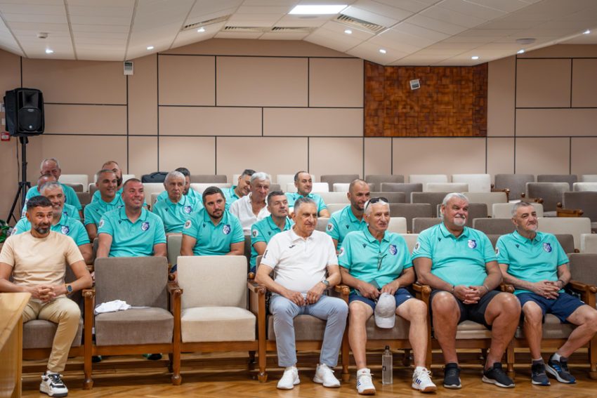 Viitorul fotbalului argeșean, echipat pentru performanță: 500 de tineri de la FC Argeș au primit echipamente noi 1 Sursă foto: CJ ARges.