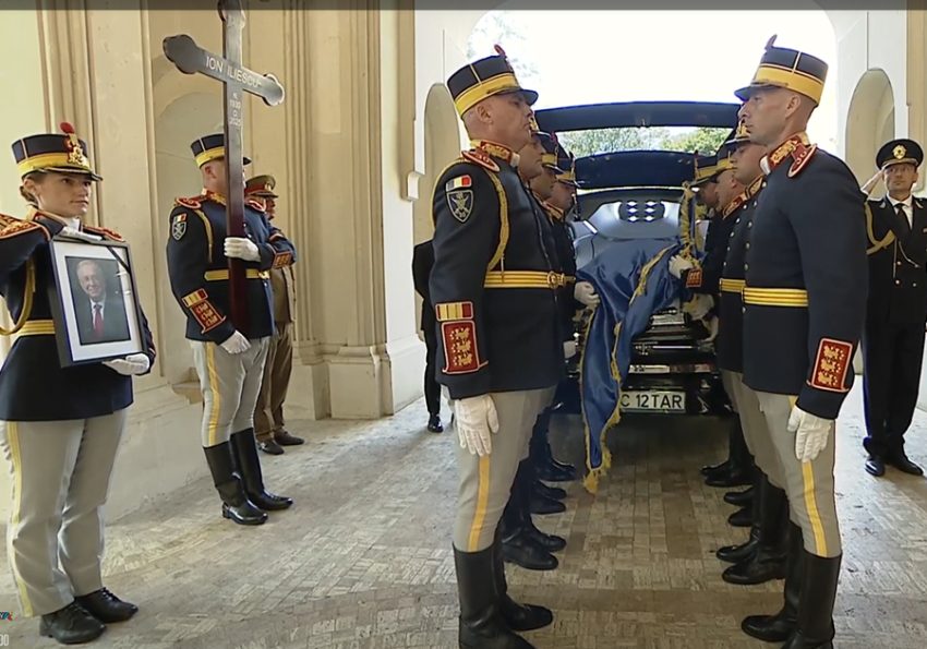 Zi de doliu național în România. Fostul președinte Ion Iliescu - condus pe ultimul drum 7 Sursă foto: Screenshot TVR.