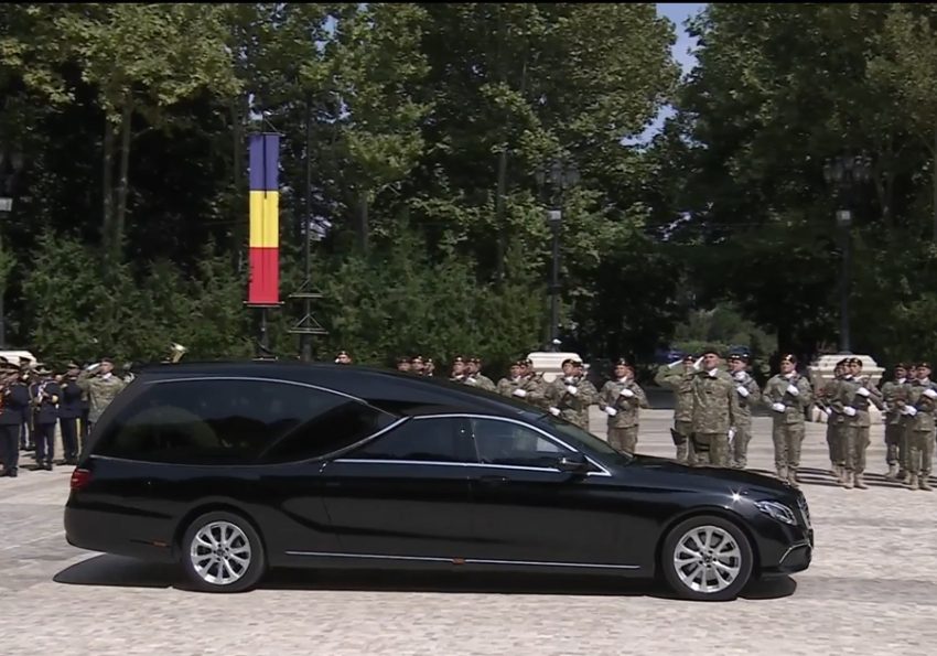 Zi de doliu național în România. Fostul președinte Ion Iliescu - condus pe ultimul drum 2 Sursă foto: Screenshot TVR.