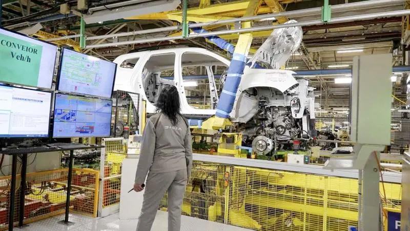 02 uzina dacia - Dacia – Puterea unui brand născut și crescut în Argeș