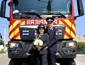 529440605 1069996208648561 1859442657773066310 n - Și-au spus „DA” în uniformă!