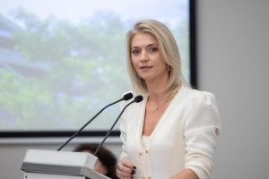 Guvernul sprijină modificările Legii 217/2003: victimele violenței domestice, mai bine protejate 1 Sursă foto: FB Alina Gorghiu