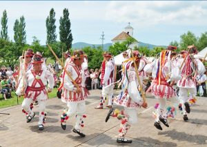 Calusarii de la Stolnici 4 - CĂLUȘARII DE LA STOLNICI – MOȘTENITORII MAGIEI ROMÂNEȘTI