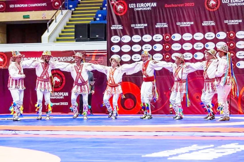 CĂLUȘARII DE LA STOLNICI – MOȘTENITORII MAGIEI ROMÂNEȘTI 2 Calusarii de la Stolnici 5 - CĂLUȘARII DE LA STOLNICI – MOȘTENITORII MAGIEI ROMÂNEȘTI