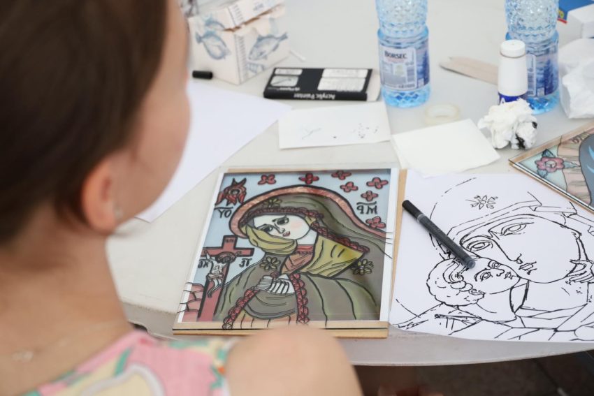 Ediția a V-a a atelierului „IconArT – Artă Tradițională Iconografică” a debutat cu succes! 3 IconArT