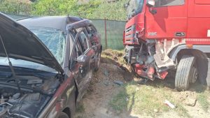 Accident la Cetățeni. Două victime asistate de un echipaj medical 1 accident vehicule Argeș