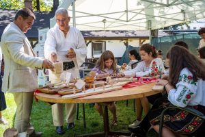 (VIDEO) Păstrători ai sufletului românesc: Tabără de meșteșuguri la Pitești 2 Sursă foto: CJ Argeș.