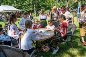 (VIDEO) Păstrători ai sufletului românesc: Tabără de meșteșuguri la Pitești 1 Sursă foto: CJ Argeș.