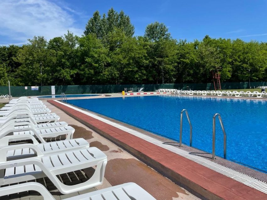 Distracție și relaxare, în Pitești, de sărbătoarea Sfintei Marii! 2 bazin strand Pitesti