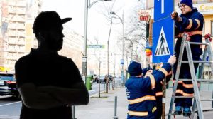 Povestea unui octogenar argeşean devenit subiect național! Cum a ajuns o firmă de familie din Argeș să câștige contracte publice în Capitală 1 indicatoare bucuresti afacerist arges