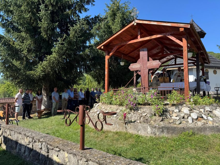 Prefectul de Argeș: Să fiți sănătoși, înconjurați de lumină și să vă iubească Dumnezeu! 2 Sursă foto: FB Ioana Facaleata