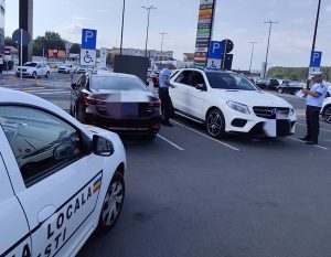 Șoferii care parchează pe locurile persoanelor cu dizabilități, în vizorul polițiștilor locali din Pitești. Amenzi de peste 100.000 de lei 28 686d674c 3a79 4cf7 9677 eb0b559b91d5 - Șoferii care parchează pe locurile persoanelor cu dizabilități, în vizorul polițiștilor locali din Pitești. Amenzi de peste 100.000 de lei