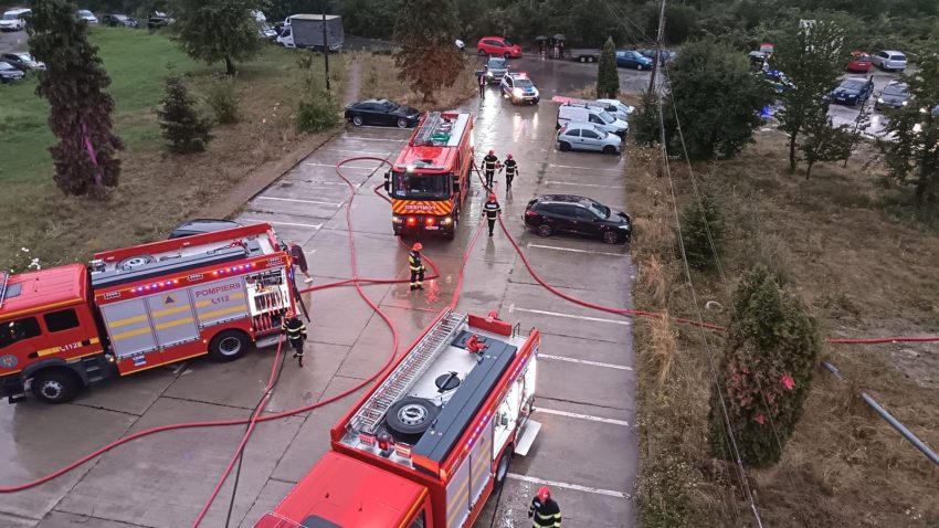 (Video) Incendiu puternic la o clădire de birouri din Pitești 1 incendiu cladire Pitesti