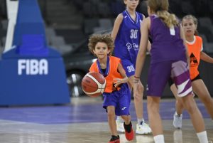 46 de copii din Pitești, ambasadori ai incluziunii prin sport. Baschetul unește și educă la Eurobasket U16 1 Sursă foto: FB Federația Română de Baschet.