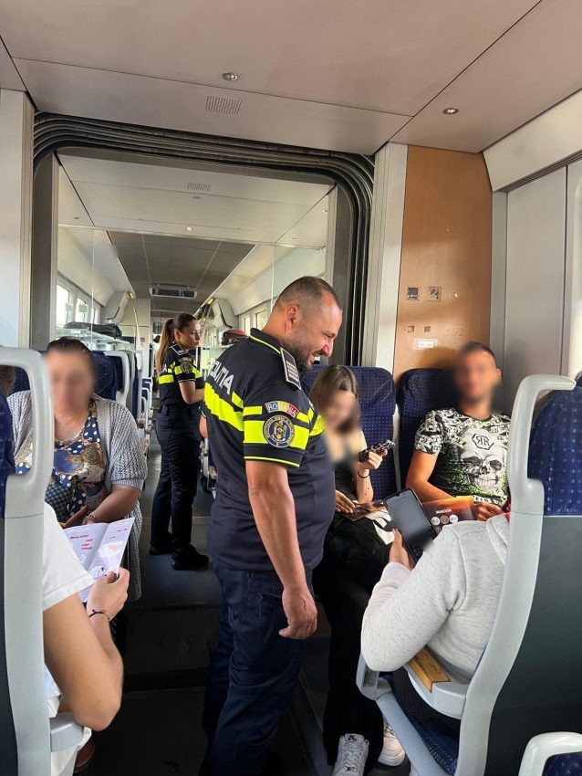 Activități informativ-preventive desfășurate de polițiști în Gara Pitești 2 actiuni politisti in gara