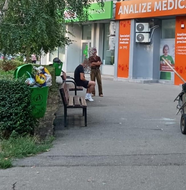 Coșurile stradale NU sunt destinate deșeurilor menejere generate în casă! 2 deseuri cosuri