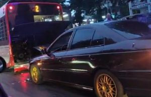 Un nou accident rutier în Pitești. Implicate un autoturism și un autobuz 21 WhatsApp Image 2025 08 22 at 20.28.18 - Un nou accident rutier în Pitești. Implicate un autoturism și un autobuz