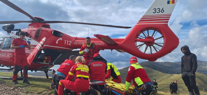 ARGEȘ. Patru persoane și-au pierdut viața după ce o mașină a căzut într-o prăpastie 3 elicopter interventie Salvamont Argeș