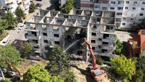 Blocul G1 din Pitești, în curs de demolare: clădire cu risc major, transformată în oportunitate de dezvoltare 1 Sursă foto și video: Primăria Municipiului Pitești.
