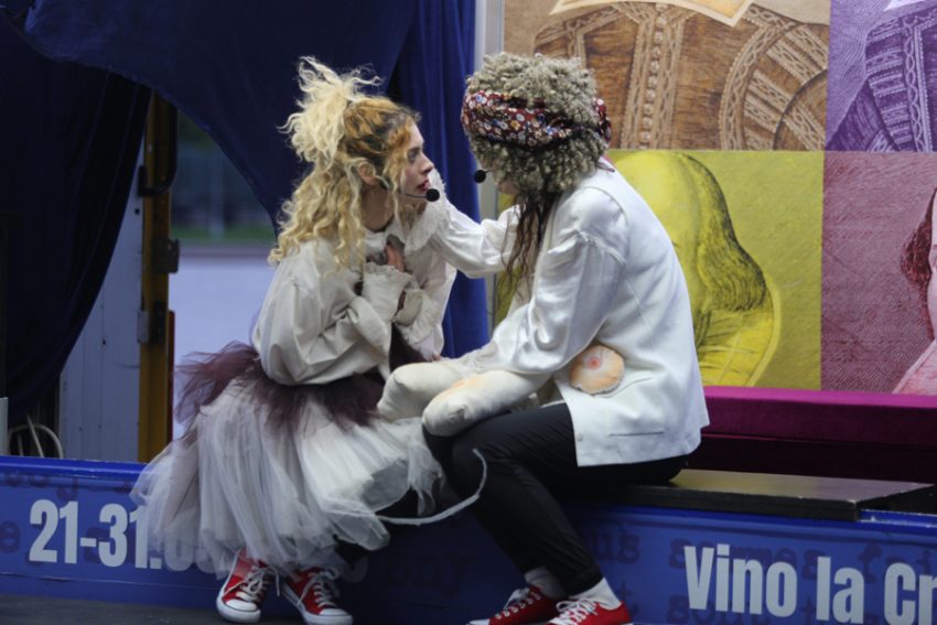 Caravana Shakespeare – peste tot _ Foto Alex Covaci deschidere Sursă foto și video: Teatrul Național „Marin Sorescu” din Craiova (Foto credit Alex Covaci)