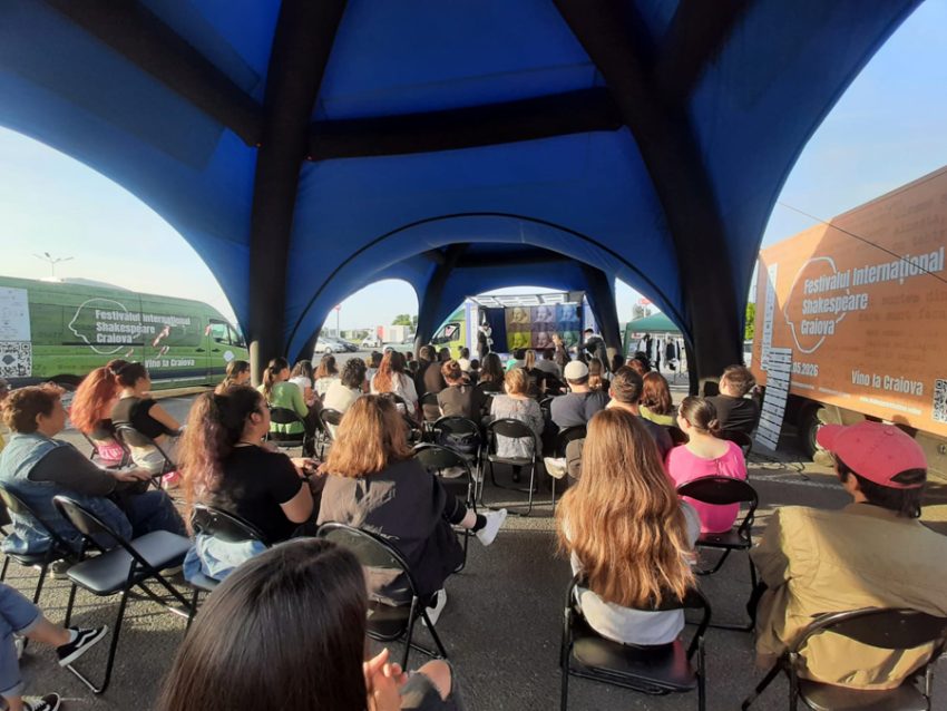 Shakespeare în aer liber: Caravana teatrală ajunge la Pitești și Mihăești 3 Sursă foto și video: Teatrul Național „Marin Sorescu” din Craiova (Foto credit Alex Covaci)