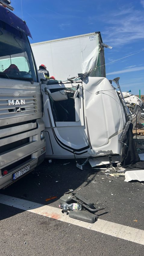 e55389e9 9ad9 4ffb ae20 8ed28655b8db - (VIDEO) Accident între 2 TIR-uri pe Drumul Expres Craiova-Pitești