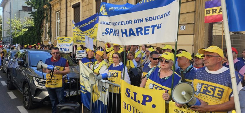 Protest în centrul Piteștiului. Profesorii își strigă nemulțumirile! 1 protest profesori
