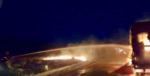 cats 1 - Trafic blocat pe DN 56A! Un TIR încărcat cu cereale a luat foc