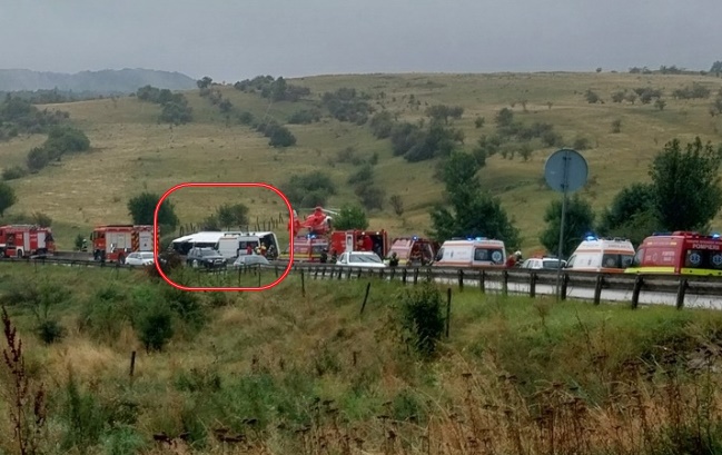 Accident mortal pe DN 1! Un autocar cu 20 de persoane s-a răsturnat 1 dumbrava - Accident mortal pe DN 1! Un autocar cu 20 de persoane s-a răsturnat