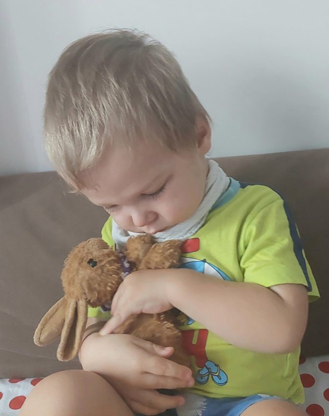 Boală extrem de rară: din 8 miliarde, doar 25 o au! Ioan și Teodor au nevoie de 1,2 milioane de dolari să trăiască 2 Sursă foto: FB Asociatia Ioan si Teodor CMT4J