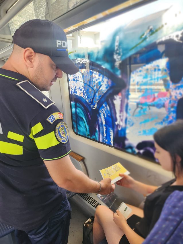 ,,Selfie-ul pe tren nu ia like-uri, ia vieți”! Acțiune preventivă a polițiștilor argeșeni în Gara Pitești 2 18efa488 840b 48be 902c 5e8431461420 - ,,Selfie-ul pe tren nu ia like-uri, ia vieți”! Acțiune preventivă a polițiștilor argeșeni în Gara Pitești