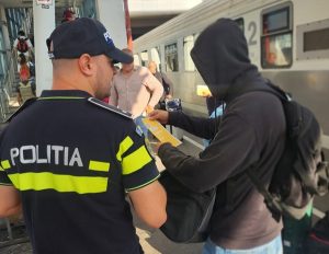 23b96495 2cd1 4525 b849 03d61093179b - ,,Selfie-ul pe tren nu ia like-uri, ia vieți”! Acțiune preventivă a polițiștilor argeșeni în Gara Pitești