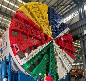 541482534 1296344871877366 1381907847937498870 n - Autostrada Sibiu – Pitești: Cum arată „cârtița” care va fora cel mai lung tunel