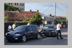 Untitled Project - Accident cu victimă în Pitești! Impact între 2 autoturisme!