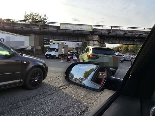 Accident în Pitești! Impact între 2 mașini 1 c691ed15 856c 46b5 bb1c 36debe021f9b - Accident în Pitești! Impact între 2 mașini