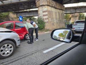 Accident în Pitești! Impact între 2 mașini 1 c698ce74 dd32 491a bc2d a4dad614f0cf - Accident în Pitești! Impact între 2 mașini