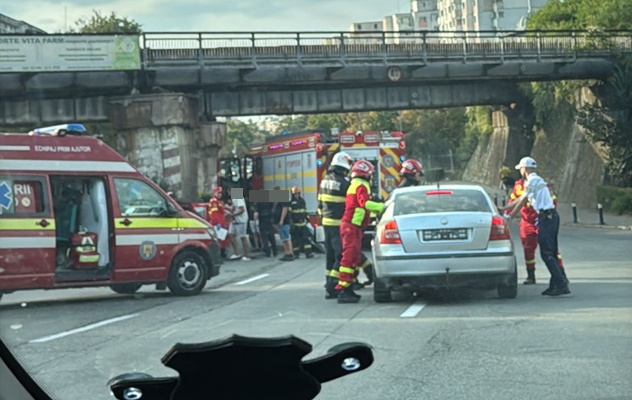 Accident în Pitești! Impact între 2 mașini 2 c785460e 7618 4e58 aab0 d00d6450ff03 - Accident în Pitești! Impact între 2 mașini