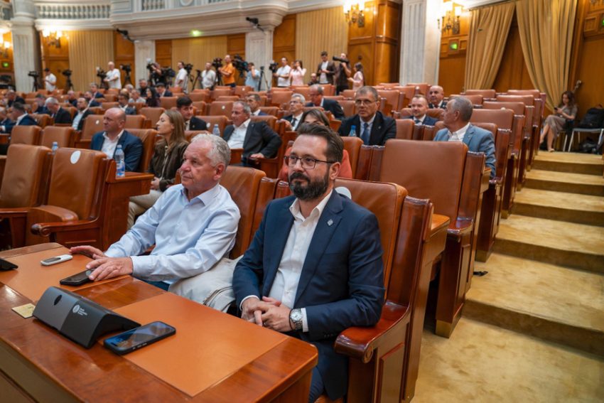 ”Evitarea unei căderi libere nu se poate face nici cu demagogie, nici cu opoziție de TikTok” – reacția senatorului PNL Argeș după moțiunile de cenzură 1 Sursă foto: FB Mihai Cotet